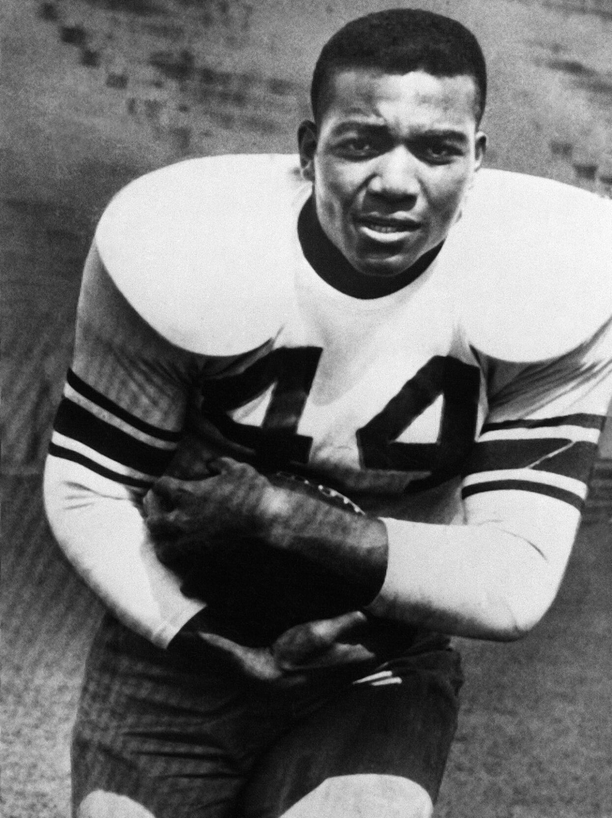 1956: Jim Brown scores 6 TDs, 7 extra points to lead Syracuse past Colgate